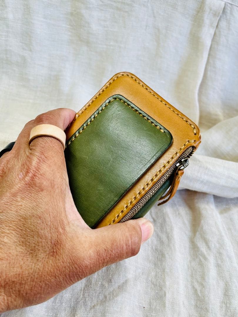 牛ヌメ革ミドルウォレット　本革を手縫いで製作したハンドメイドのオリジナルデザイン
