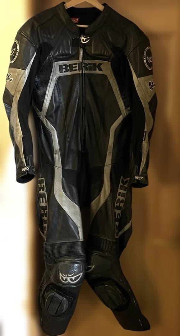 最安値　BERIK 革ツナギ　レーシングスーツ　サイズ52 ベリック　XL