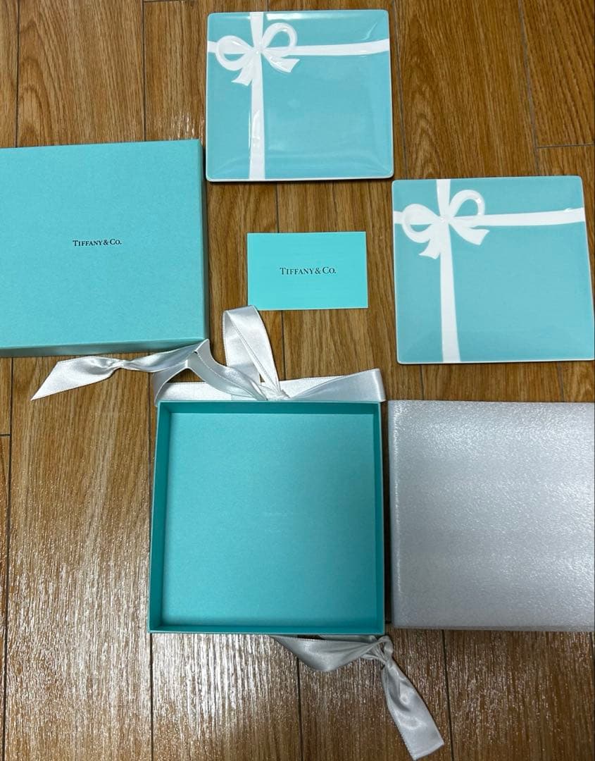 【新品未使用】Tiffany ブルーボウデザートプレート2枚　ティファニーブルー