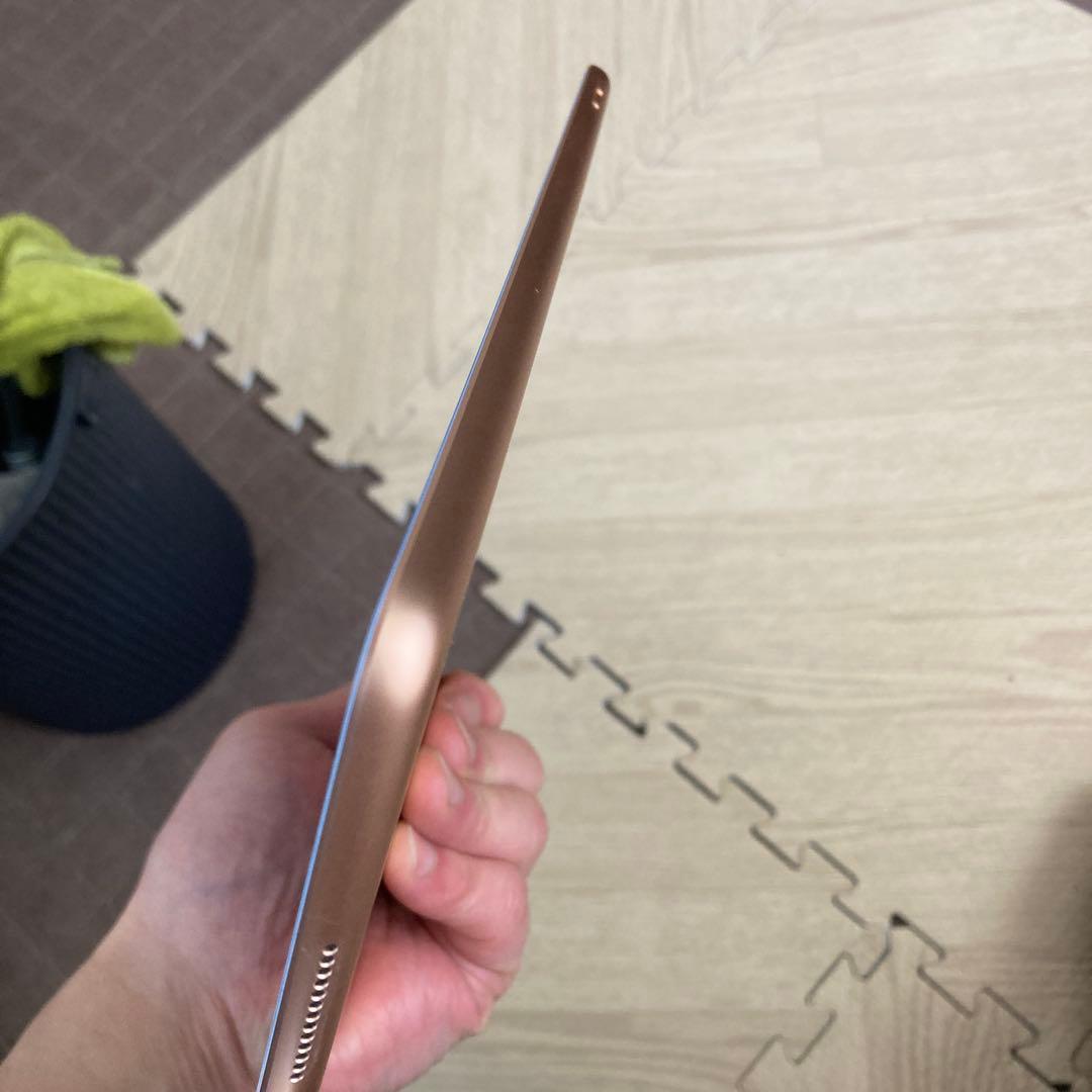 Apple iPad ゴールド 本体　第8世代