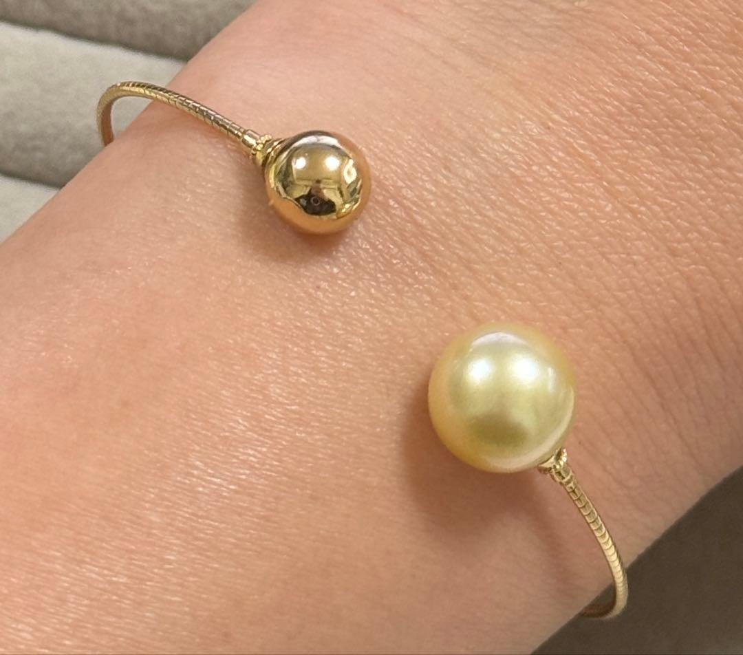 K18デザインバングル　南洋白蝶　ゴールデンパール　ゴールドボール　天然色本真珠
