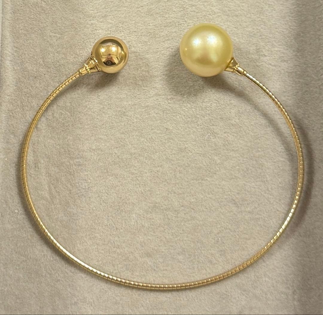 K18デザインバングル　南洋白蝶　ゴールデンパール　ゴールドボール　天然色本真珠