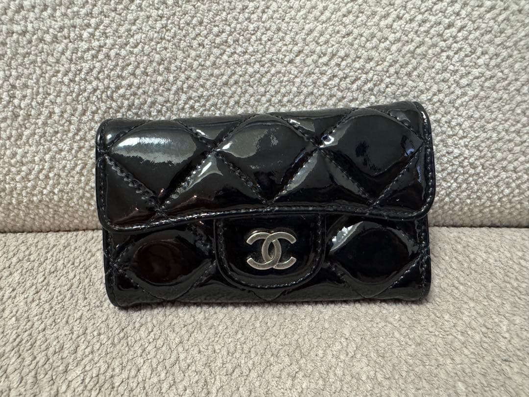 CHANEL パテントレザーブラック キーケース