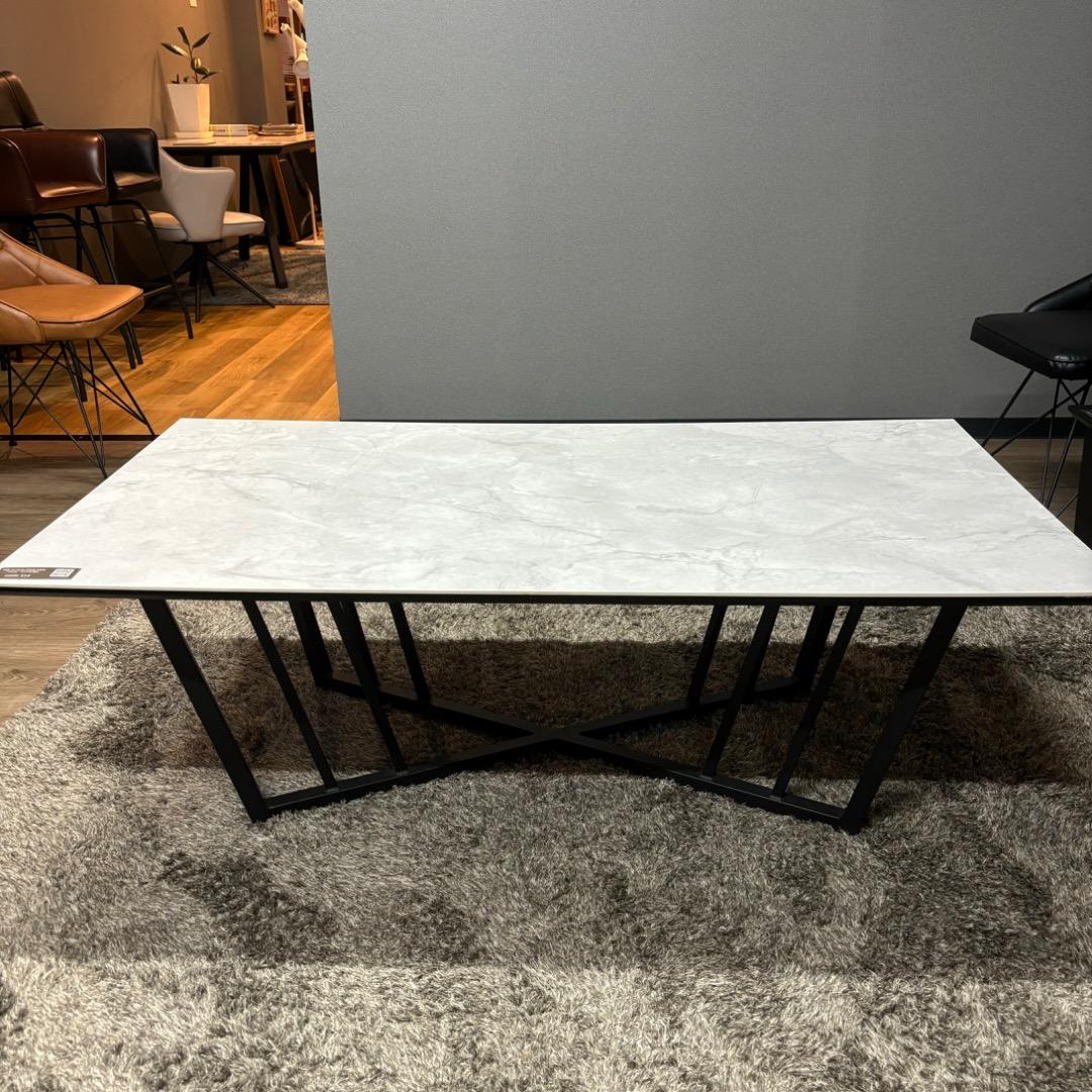 セラミックテーブル　艶消し　ライトグレー　125㎝　お洒落　モダン　大きめ　大型