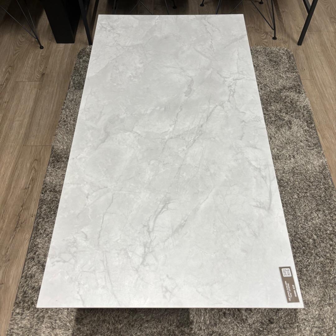 セラミックテーブル　艶消し　ライトグレー　125㎝　お洒落　モダン　大きめ　大型