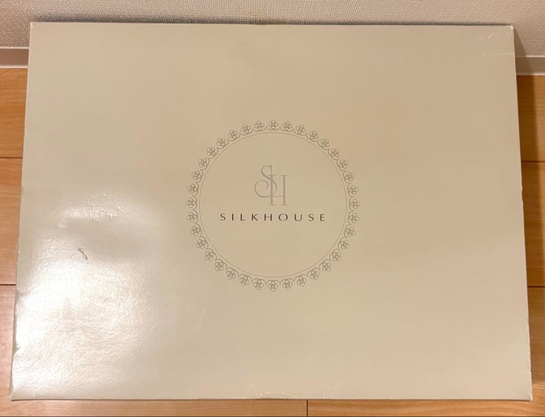 【新品未使用】 絹100％　西川産業　日本製　絹肌掛けふとん　布団