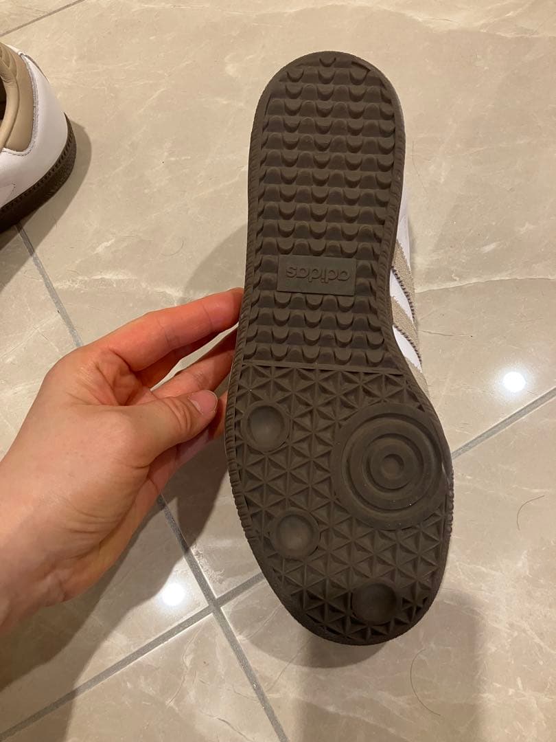 購入したばかり。adidas Samba OG スニーカー ホワイト/ベージュ