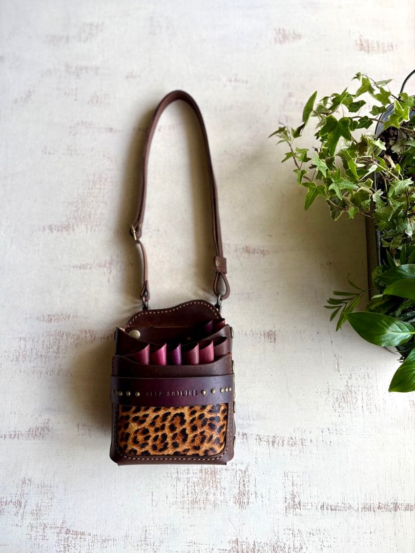 手染めブラウン、ハラコレオパードの大容量シザーケース