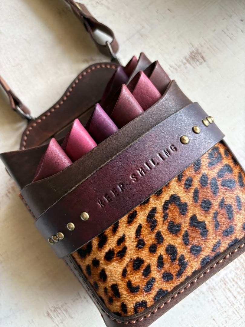 手染めブラウン、ハラコレオパードの大容量シザーケース