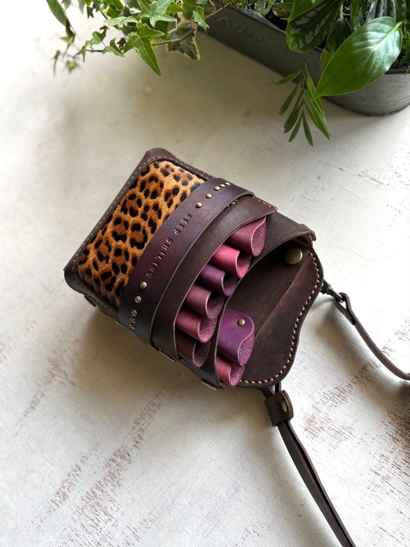 手染めブラウン、ハラコレオパードの大容量シザーケース