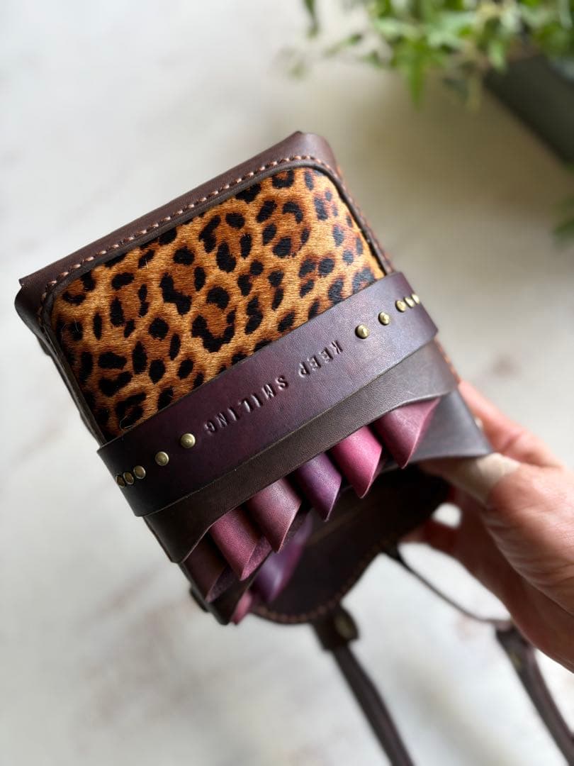 手染めブラウン、ハラコレオパードの大容量シザーケース
