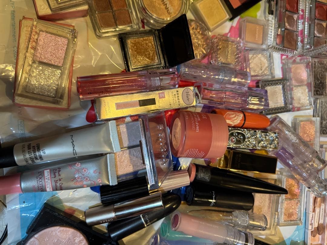 アイシャドウ　ハイライト　リップ　化粧品詰め合わせ　残量多　未使用もあり