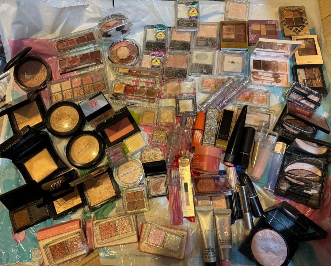 アイシャドウ　ハイライト　リップ　化粧品詰め合わせ　残量多　未使用もあり