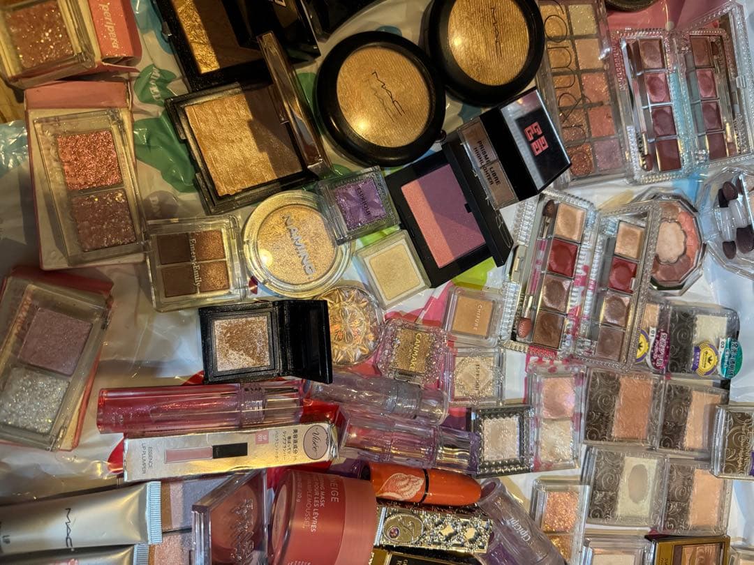 アイシャドウ　ハイライト　リップ　化粧品詰め合わせ　残量多　未使用もあり