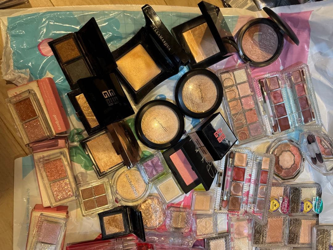 アイシャドウ　ハイライト　リップ　化粧品詰め合わせ　残量多　未使用もあり