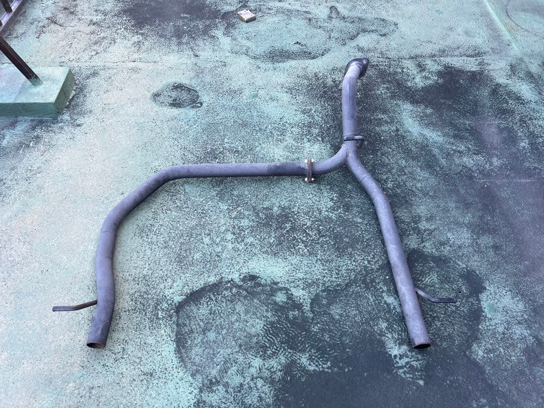 会長様 30プリウス 左右出しマフラー