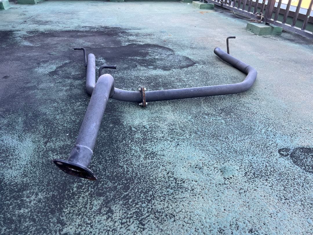 会長様 30プリウス 左右出しマフラー