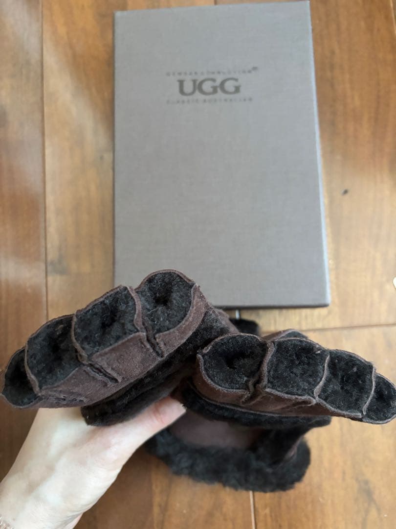 juju　UGG SHEEPSKIN FINGERLESS GROUVE
