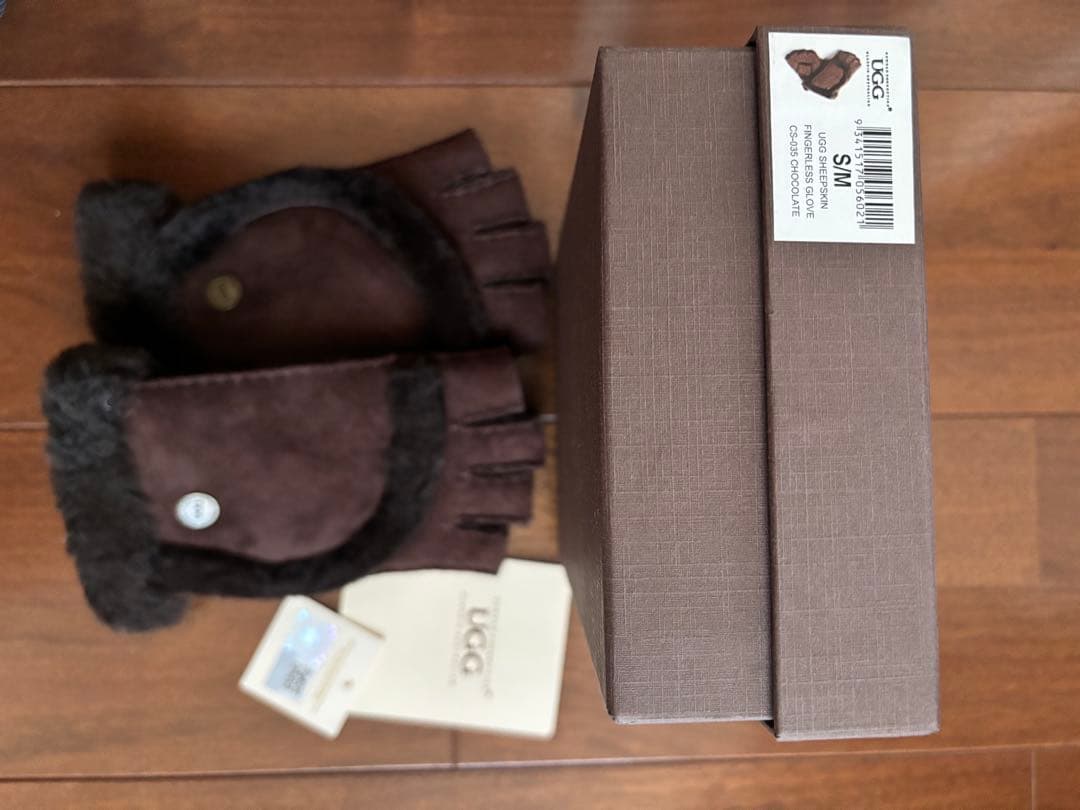 juju　UGG SHEEPSKIN FINGERLESS GROUVE