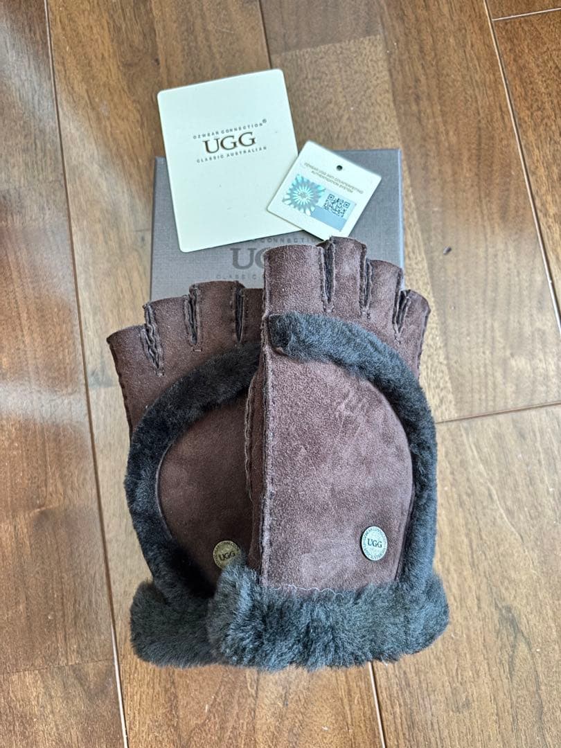 juju　UGG SHEEPSKIN FINGERLESS GROUVE