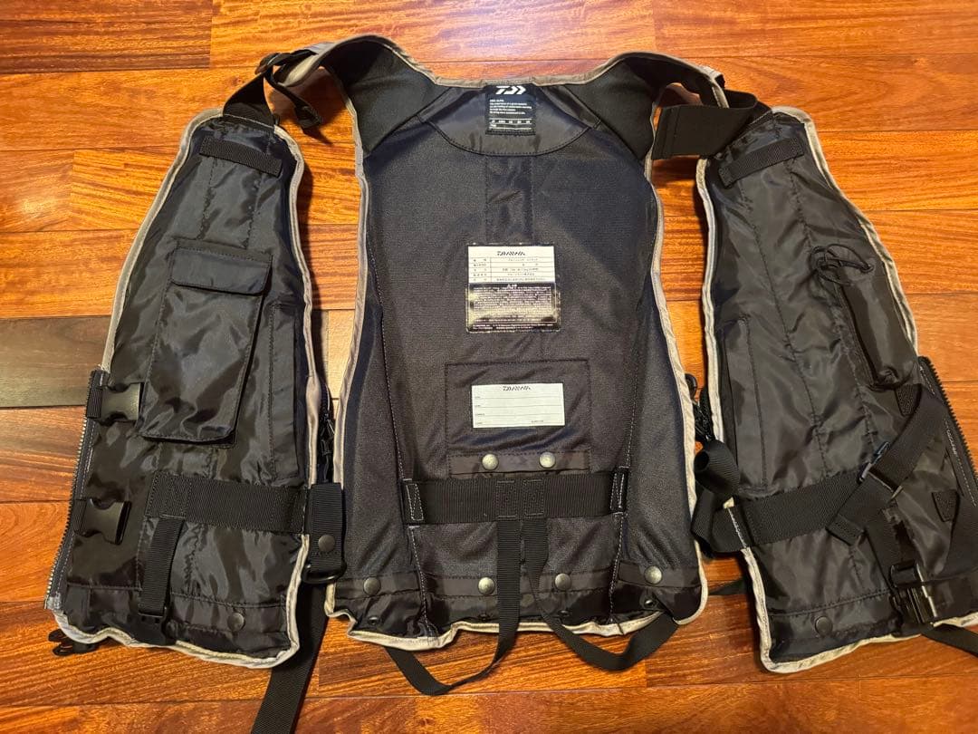 DAIWA ダイワ　フローティングベスト