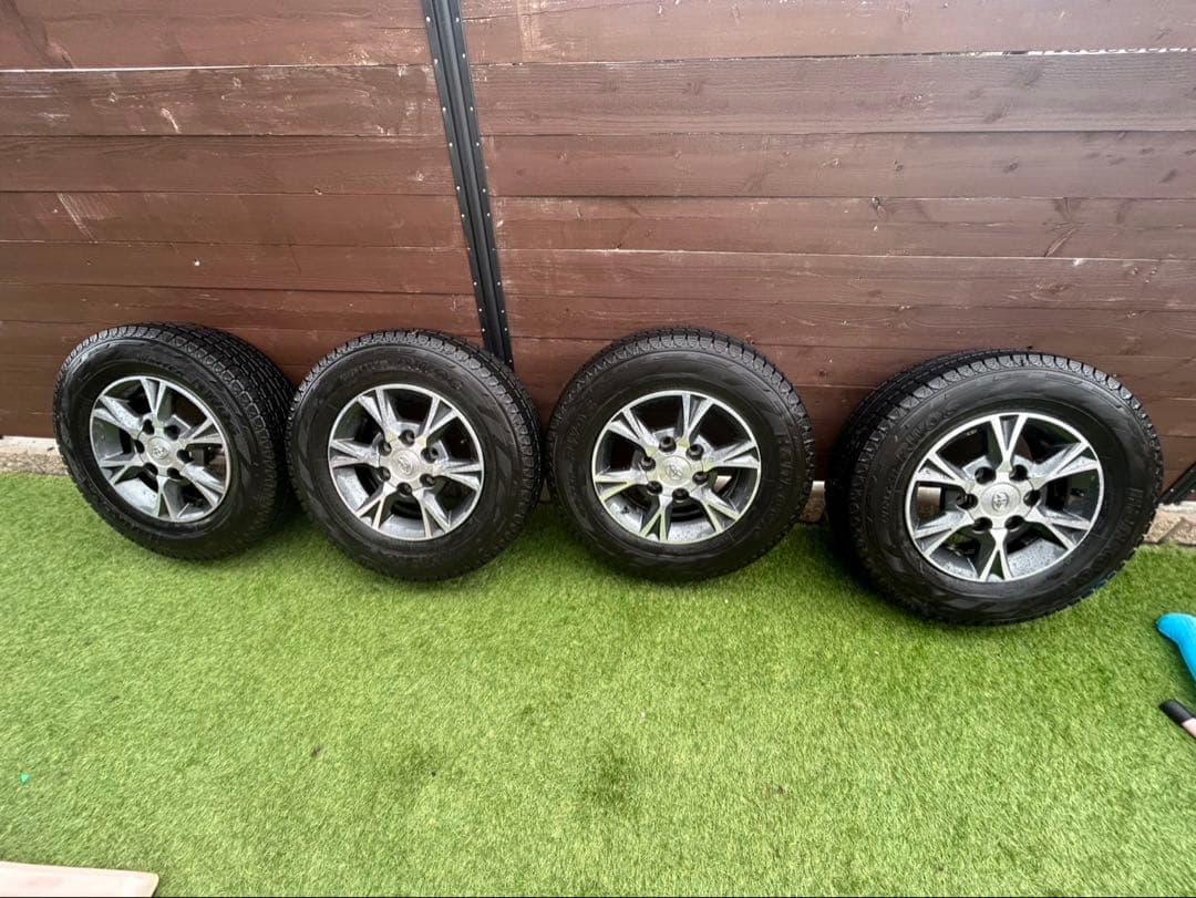 ハイエース　純正ホイール　のみ