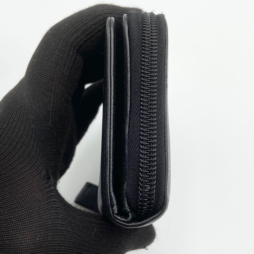 PRADA プラダ　折り財布　ロゴ金具　トライアングル　レザー　ブラック