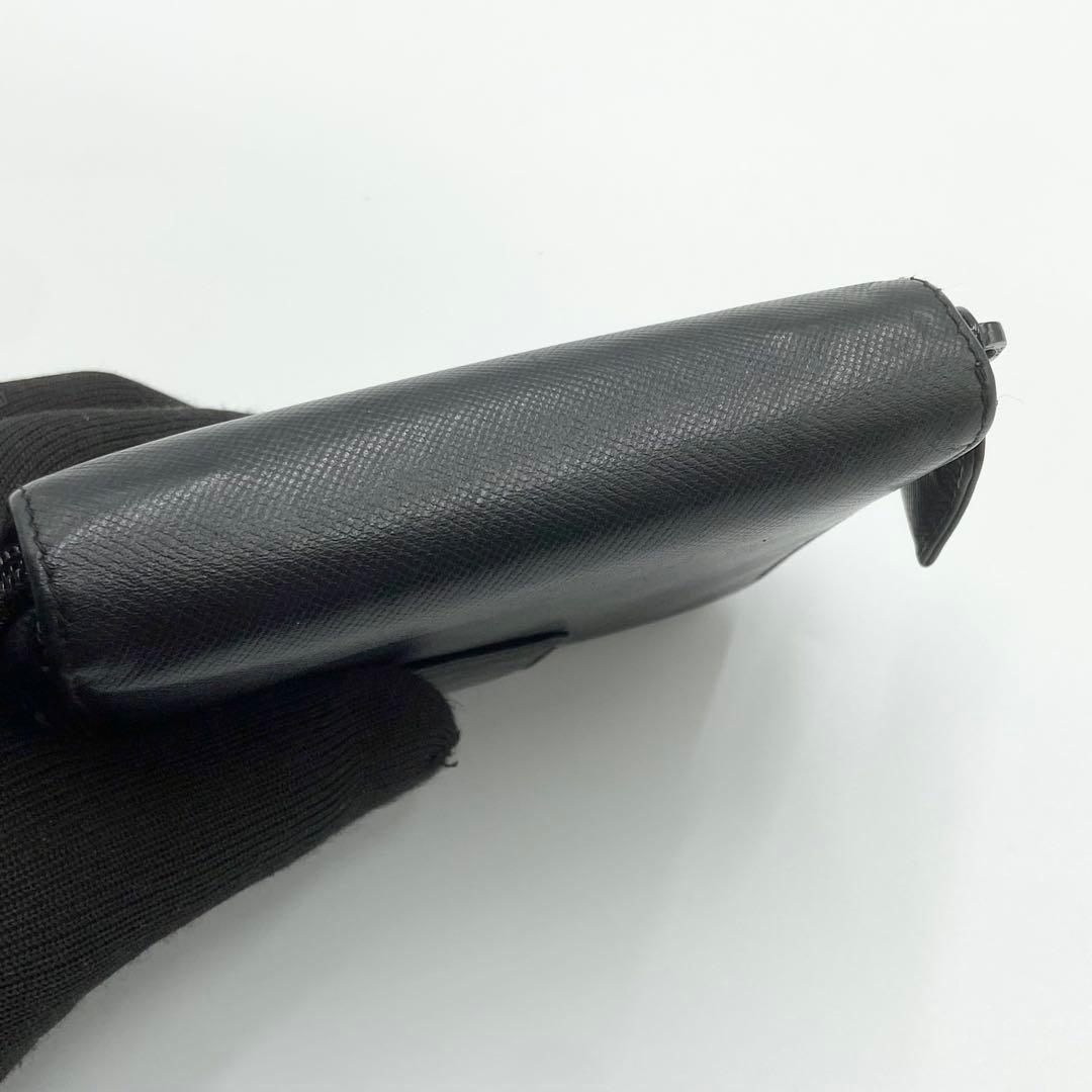 PRADA プラダ　折り財布　ロゴ金具　トライアングル　レザー　ブラック