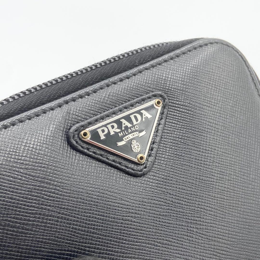 PRADA プラダ　折り財布　ロゴ金具　トライアングル　レザー　ブラック