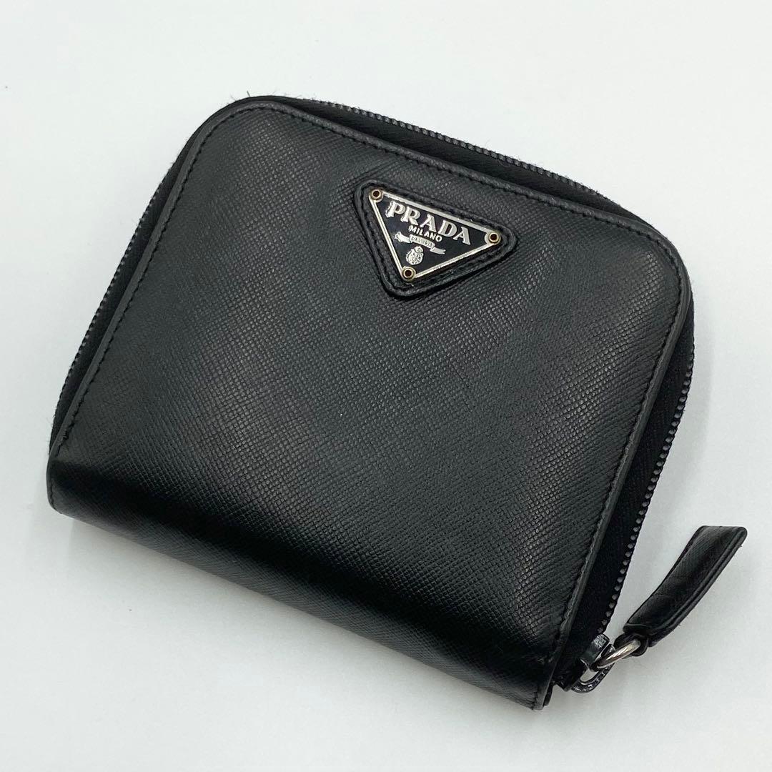 PRADA プラダ　折り財布　ロゴ金具　トライアングル　レザー　ブラック