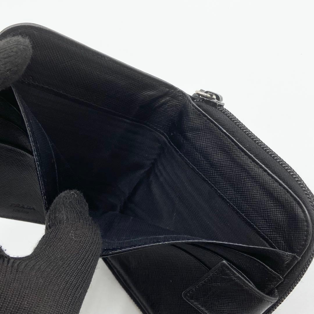 PRADA プラダ　折り財布　ロゴ金具　トライアングル　レザー　ブラック