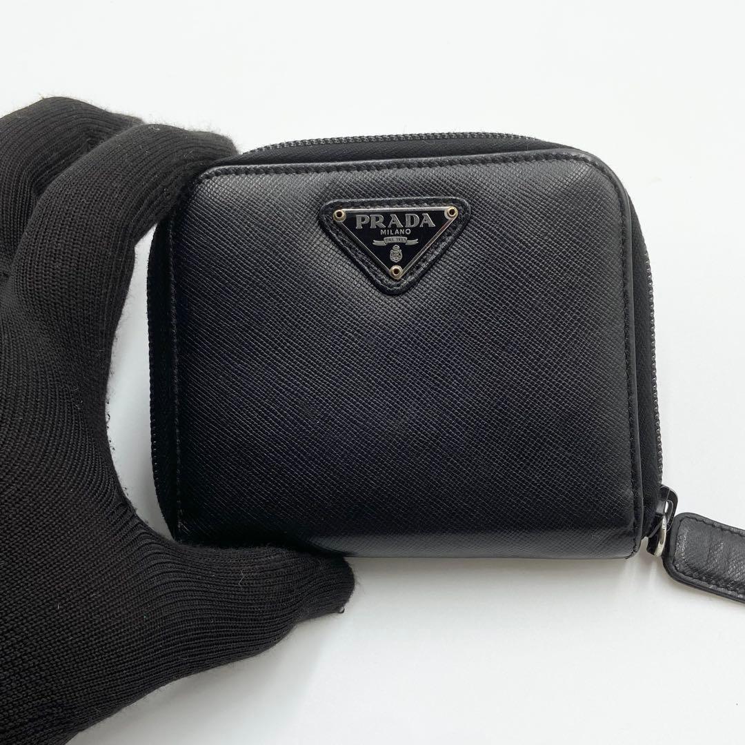 PRADA プラダ　折り財布　ロゴ金具　トライアングル　レザー　ブラック