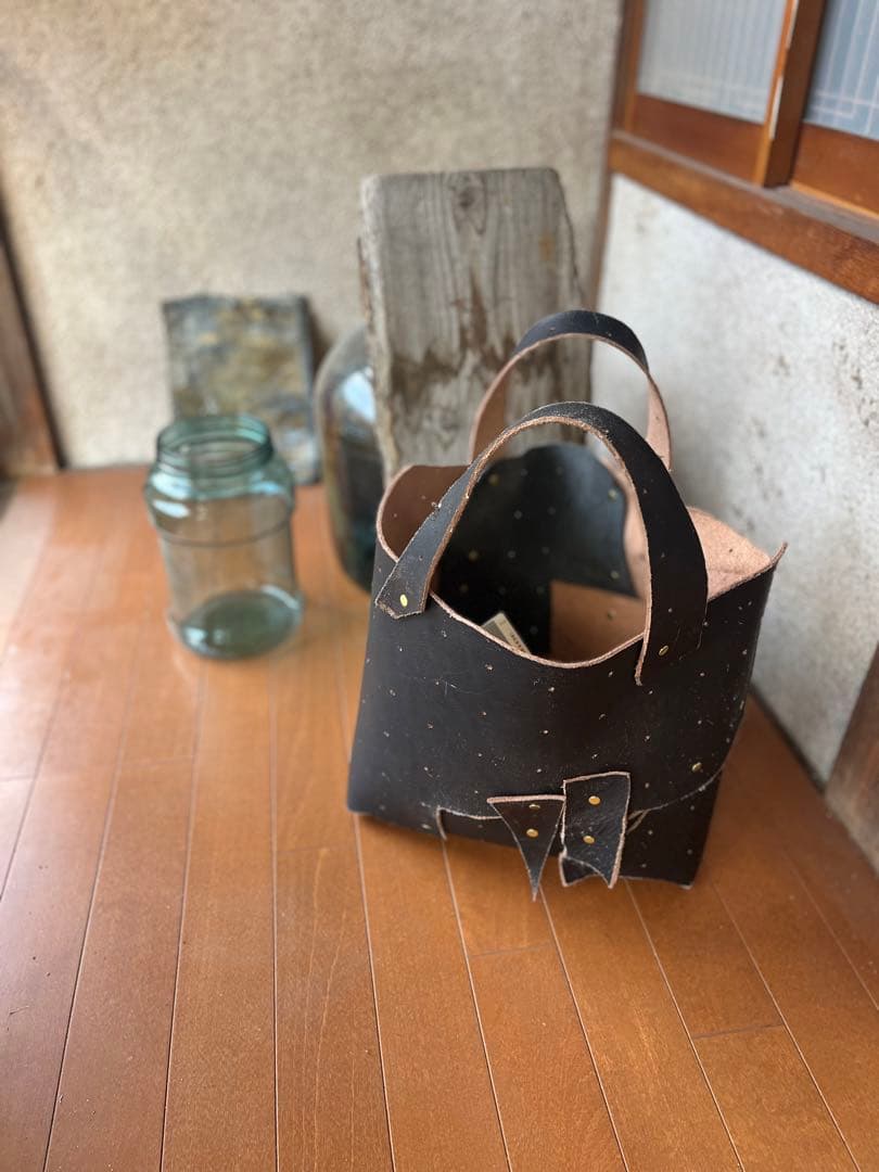 NPW(ヌメ革のパッチワーク)のバッグ。 NPWの学校ワークショップにて制作。