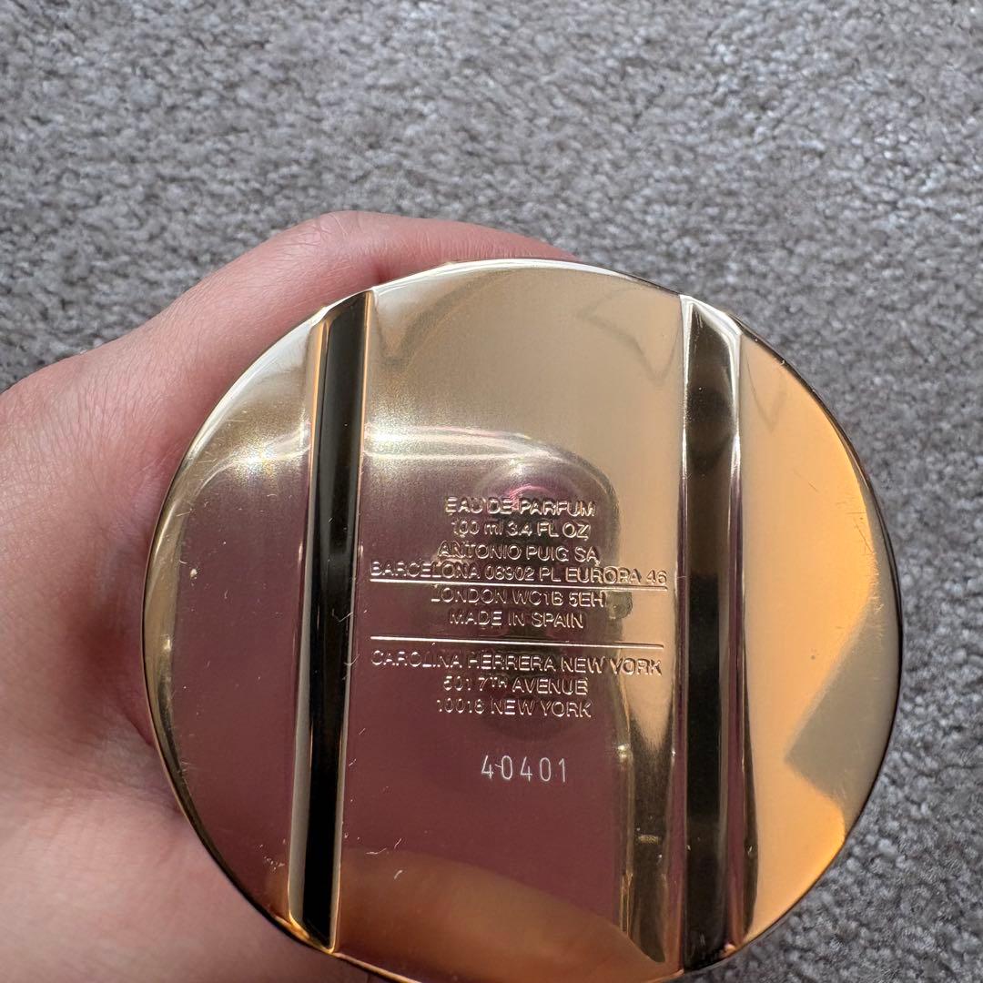 キャロライナヘレナ　香水　TRUE OUD