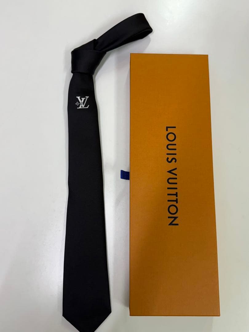 新品未使用LOUIS VUITTON ブラックネクタイ
