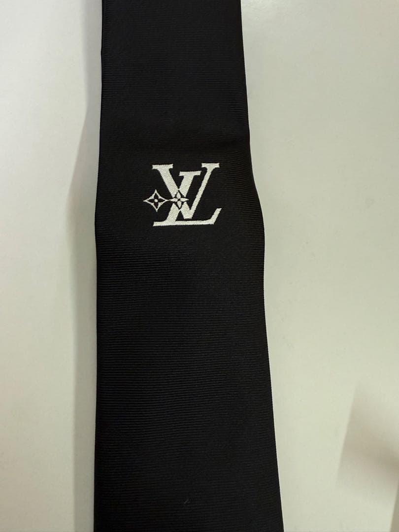 新品未使用LOUIS VUITTON ブラックネクタイ