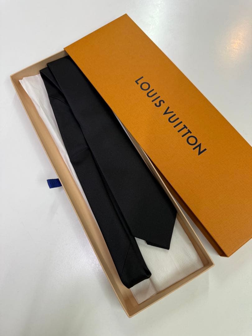 新品未使用LOUIS VUITTON ブラックネクタイ