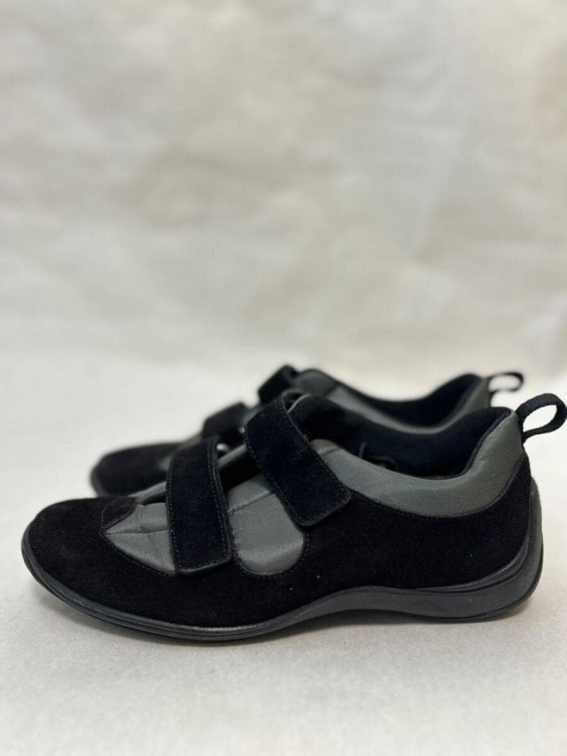 PRADA ブラック スエード スニーカー