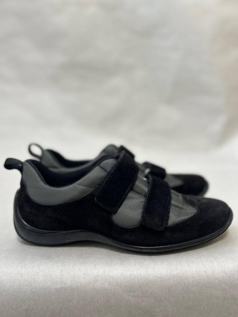 PRADA ブラック スエード スニーカー