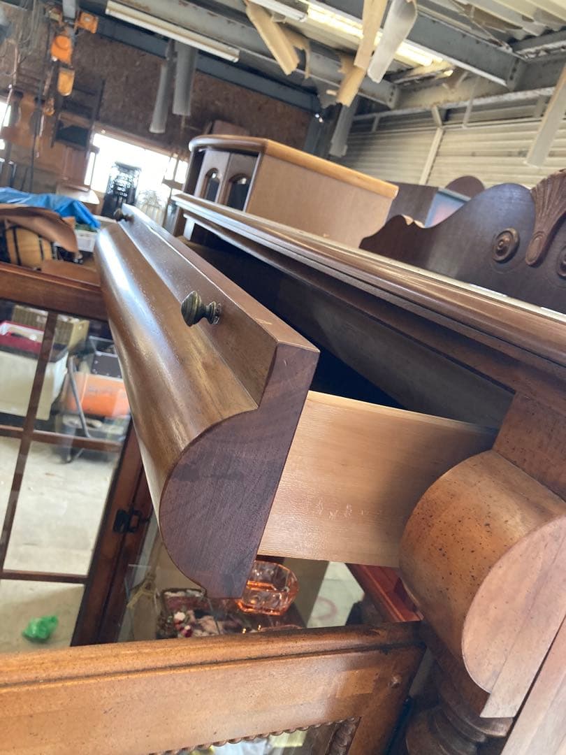 英国アンティーク　ガラスキャビネット　庫内照明付き