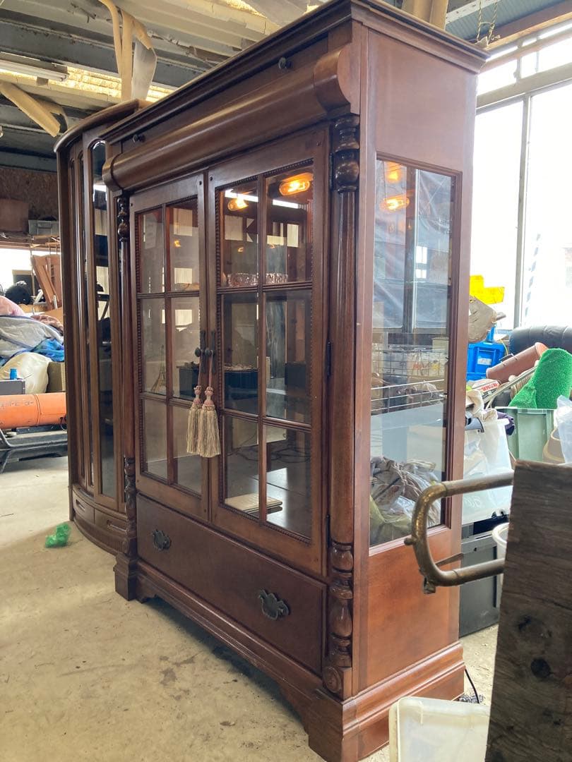 英国アンティーク　ガラスキャビネット　庫内照明付き