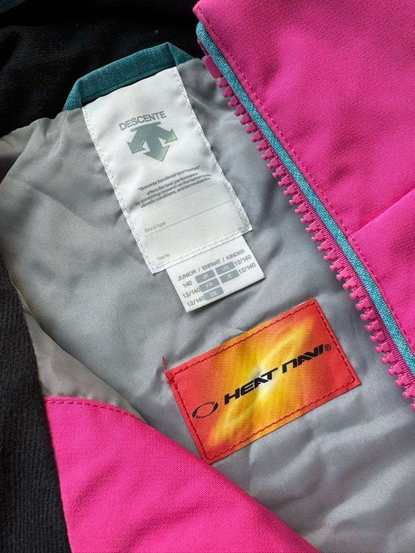 【お値下げ】DESCENTEスノーウェア140 &おまけ130手袋2種類セット