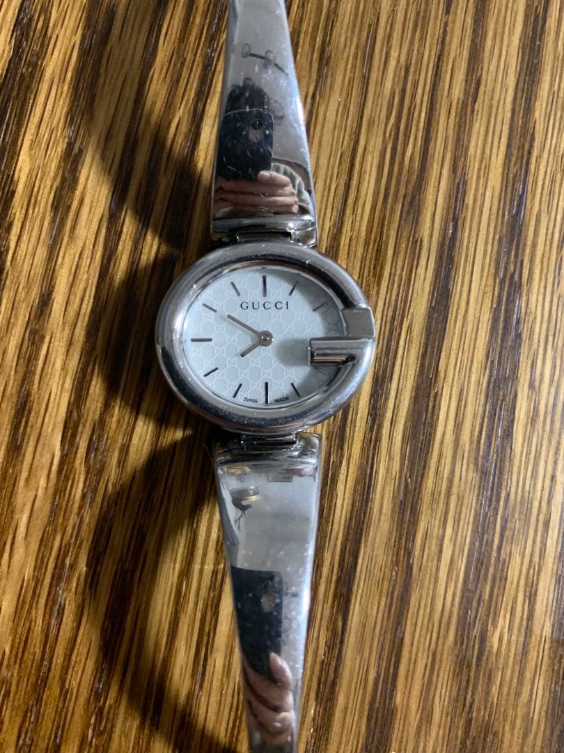 GUCCI シルバー アナログ腕時計