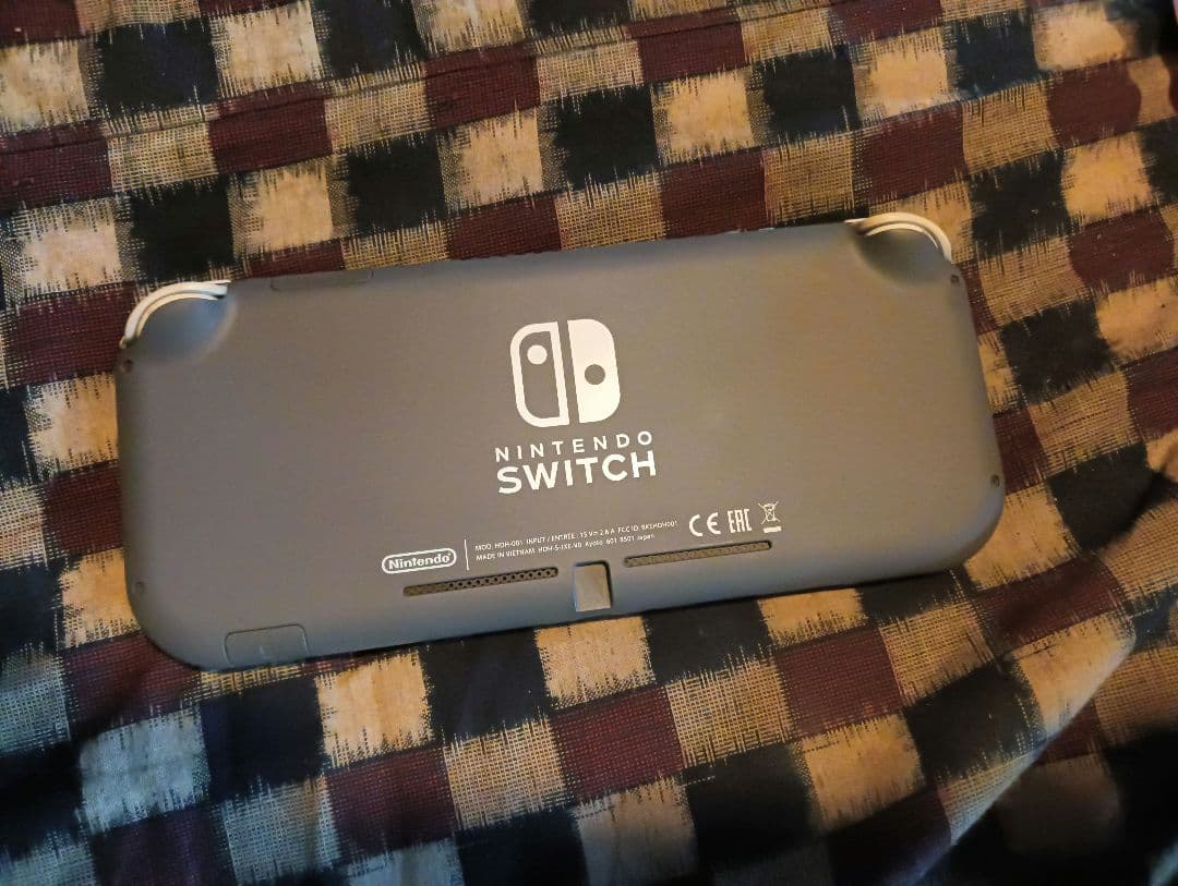 Nintendo Switch Lite グレー 本体　カバー付き