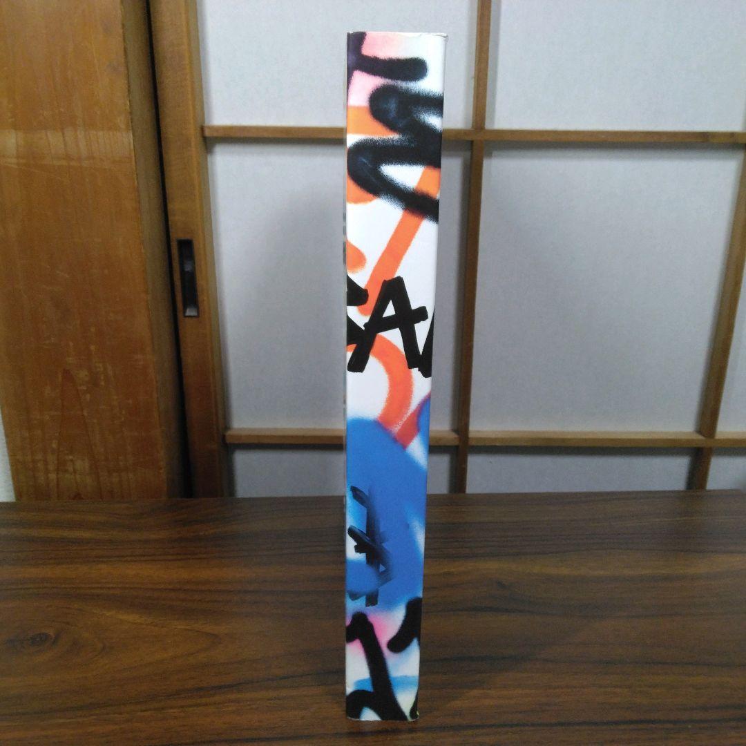 Balenciaga Winter 18　洋書　RIZZOLI　インク跡あり。