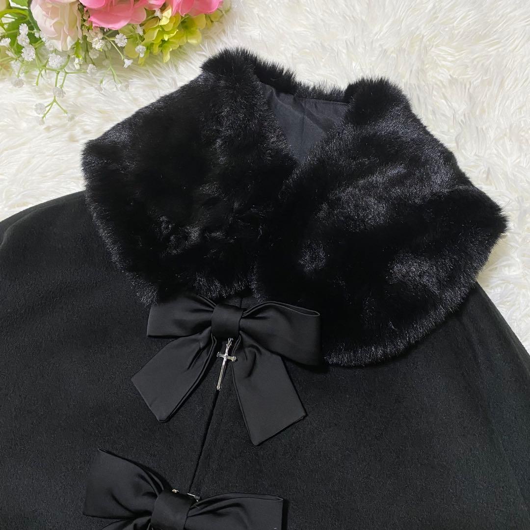 【試着のみ】 Jamieエーエヌケー　リボンが3つフリルケープ　ポンチョ　ファー