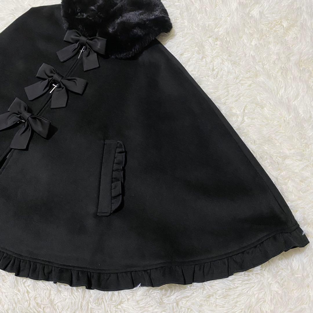 【試着のみ】 Jamieエーエヌケー　リボンが3つフリルケープ　ポンチョ　ファー