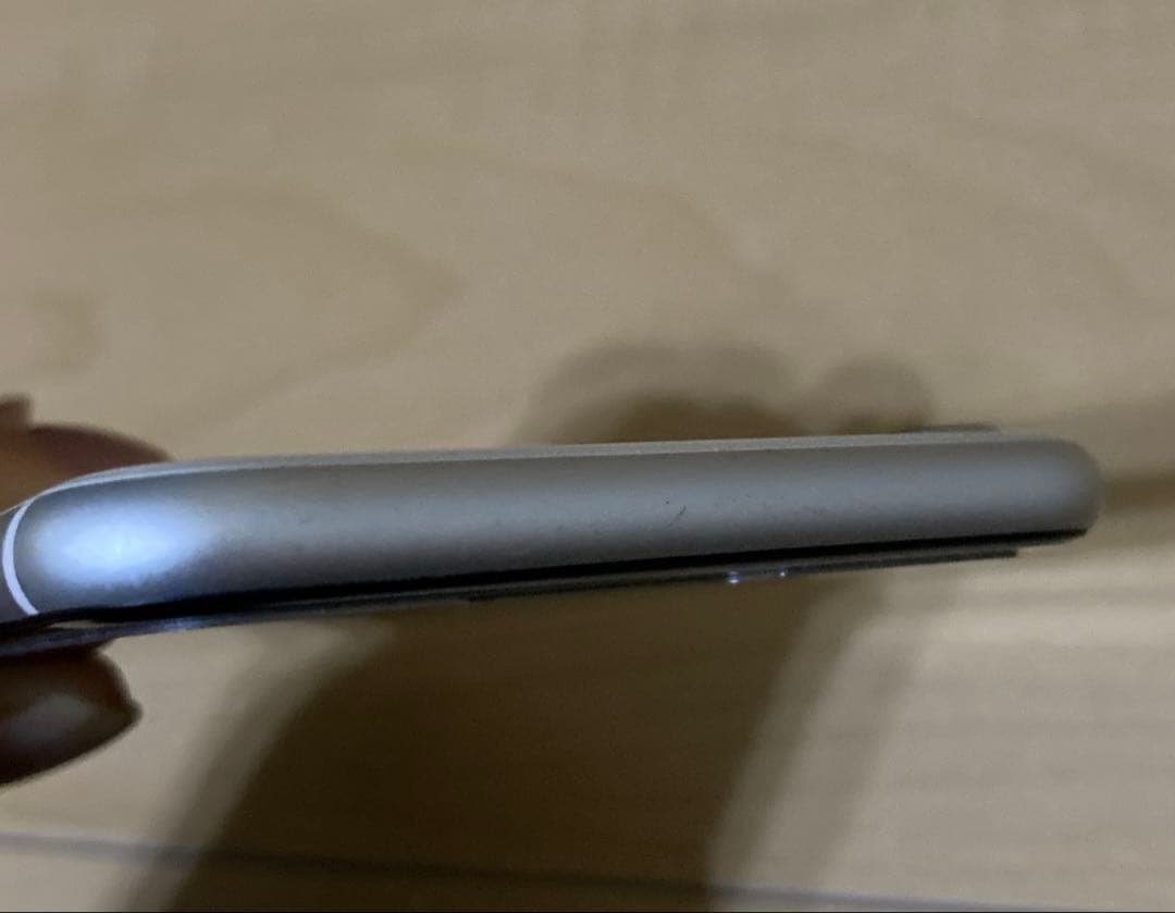 iPhoneSE第2世代　本体　ホワイト　64GB SIMフリー