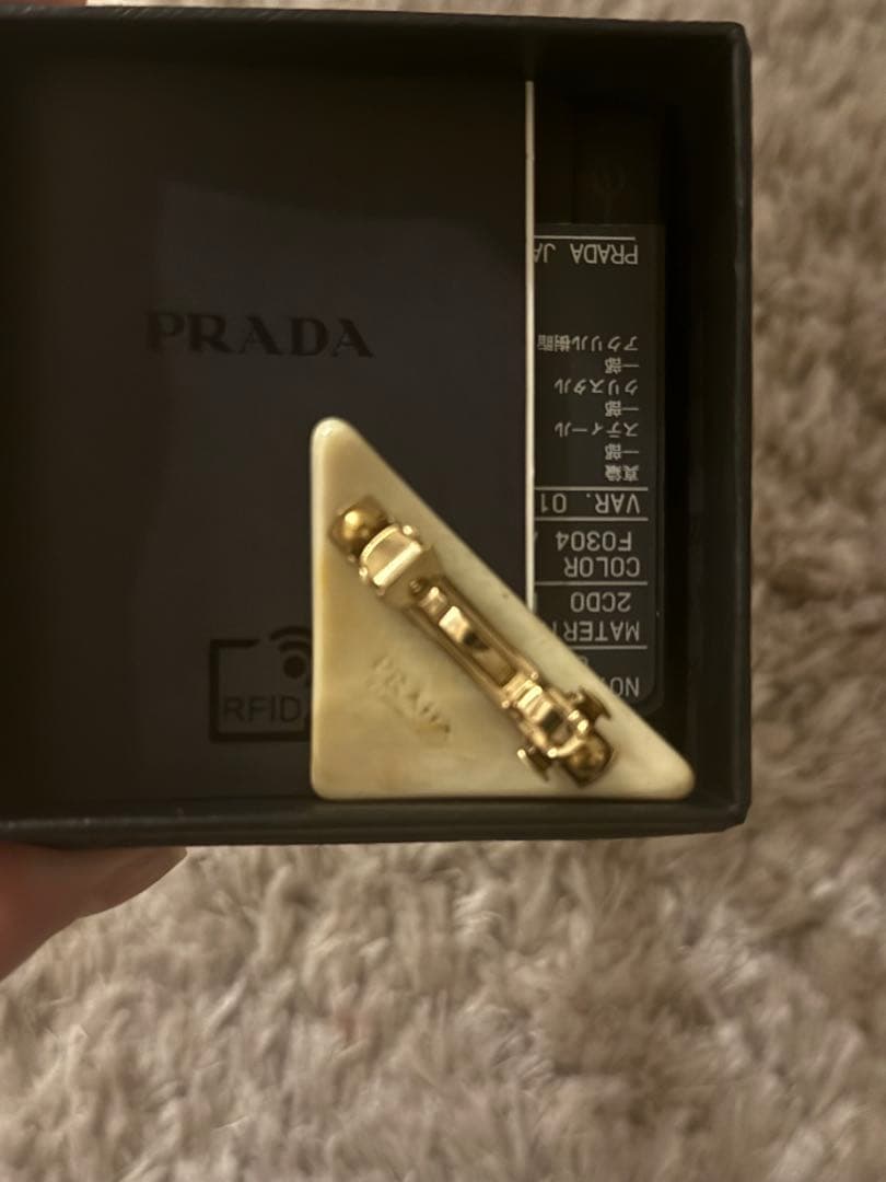 PRADA プレキシガラス ヘアクリップ正規品