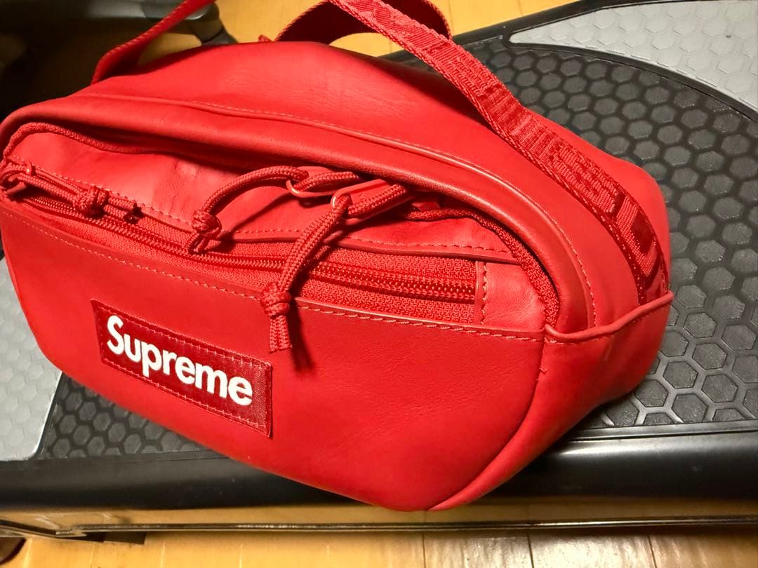 バッグ Supreme Leather Waist Bag Red